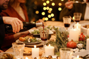 Πώς να... «συνέλθετε» από τα φαγητά των γιορτών - Τι λένε οι ειδικοί