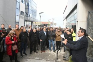 Πάτρα: Η Δημοτική Αρχή στη συγκέντρωση διαμαρτυρίας των εργαζομένων του Δήμου - ΦΩΤΟ