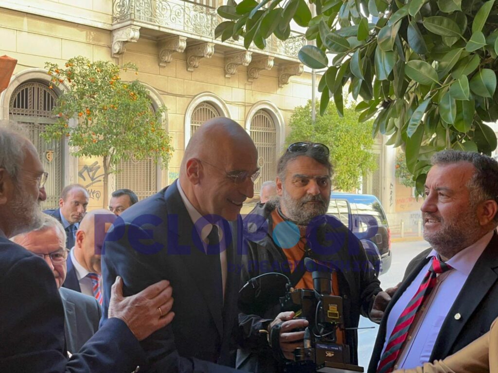Δένδιας: Έφτασε στην Πάτρα ο υπουργός Εξωτερικών - Πλήθος κόσμου στο ξενοδοχείο Αστήρ ΦΩΤΟ ΒΙΝΤΕΟ