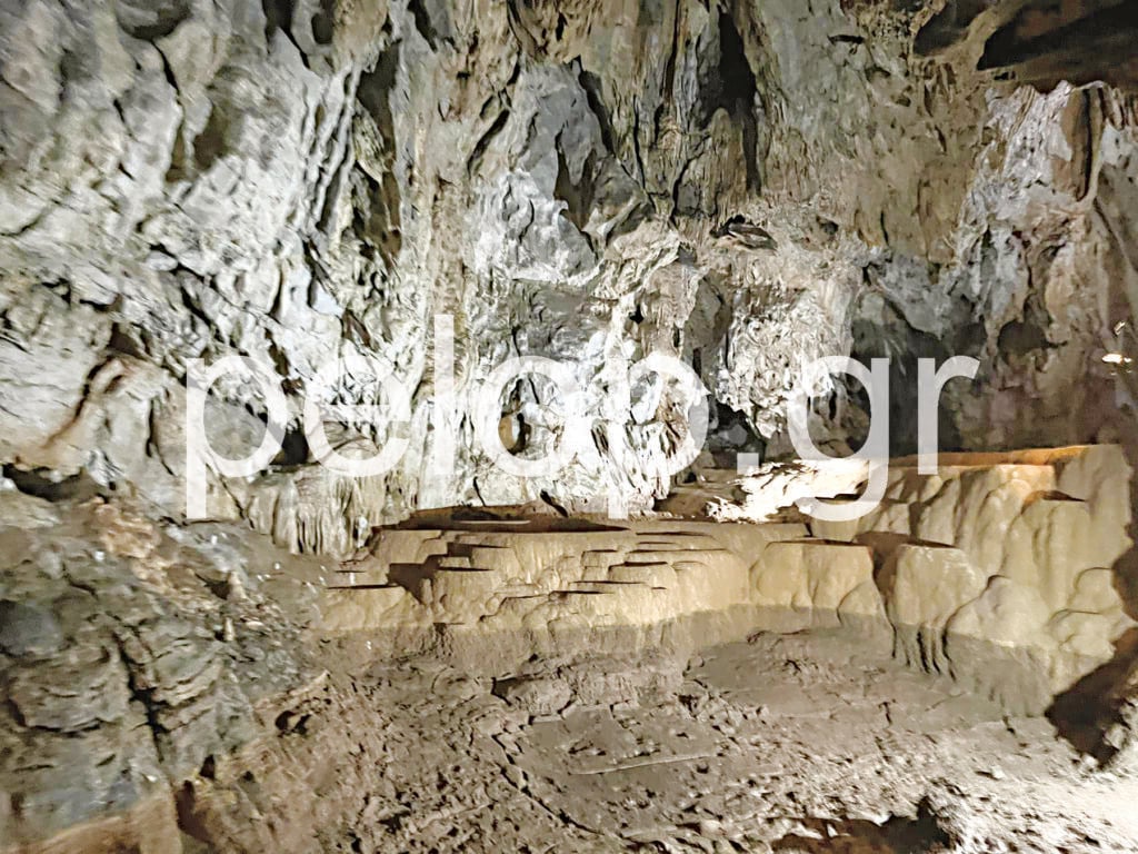 ΑΠΟΣΤΟΛΗ Καλάβρυτα: Η «Π» τρύπωσε στο Σπήλαιο Λιμνών και βρήκε... νυχτερίδες - ΦΩΤΟ