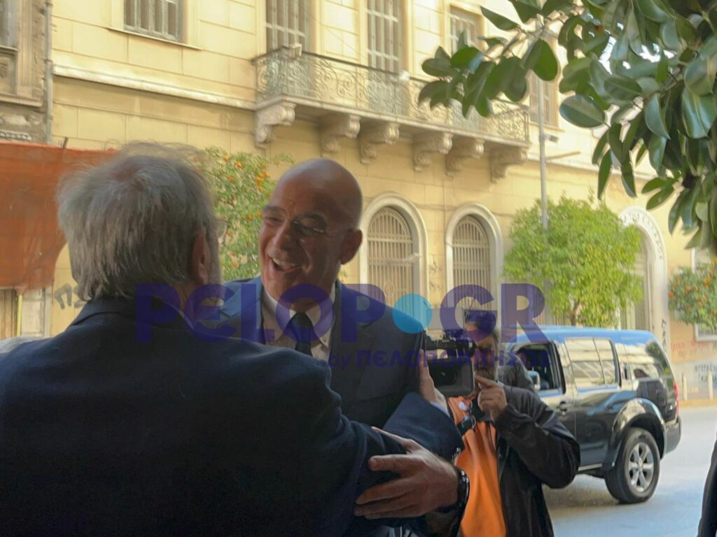 Δένδιας: Έφτασε στην Πάτρα ο υπουργός Εξωτερικών - Πλήθος κόσμου στο ξενοδοχείο Αστήρ ΦΩΤΟ ΒΙΝΤΕΟ