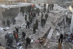 Συρία: 16 άνθρωποι έχασαν τη ζωή τους από την κατάρρευση κτιρίου στο Χαλέπι - Και παιδιά ανάμεσα στους νεκρούς ΒΙΝΤΕΟ