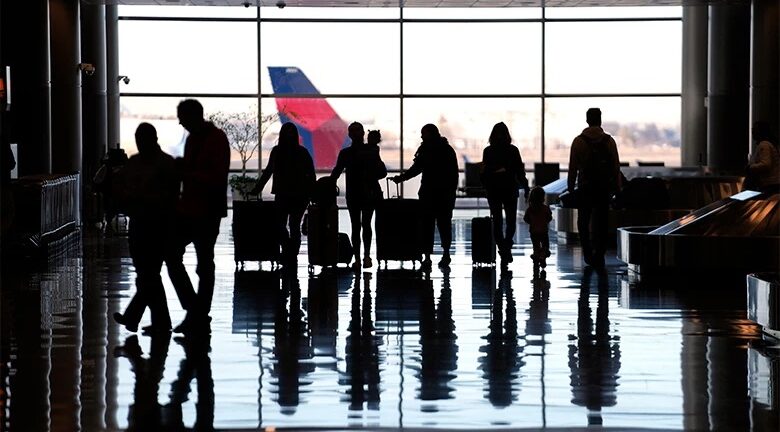 ΗΠΑ: Πάνω από 11.300 πτήσεις καθυστέρησαν ή ματαιώθηκαν - Σε εξέλιξη οι έρευνες για το χάος στα αεροδρόμια