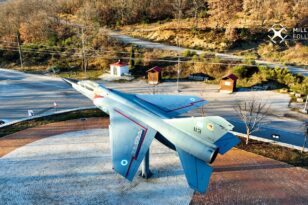 Ένα Mirage F1 στο χωριό του ήρωα Γεώργιου Μπαλταδώρου (βίντεο)