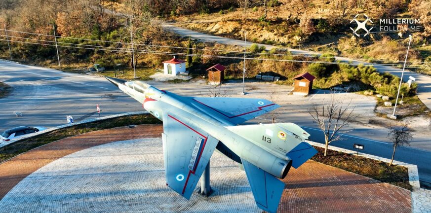 Ένα Mirage F1 στο χωριό του ήρωα Γεώργιου Μπαλταδώρου (βίντεο)