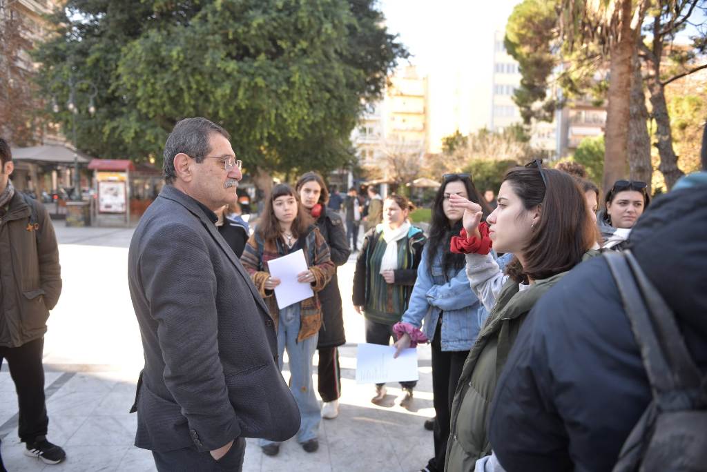 Πάτρα: Ο Κώστας Πελετίδης στην δράση των σπουδαστών του ΔΗ.ΠΕ.ΘΕ - ΦΩΤΟ
