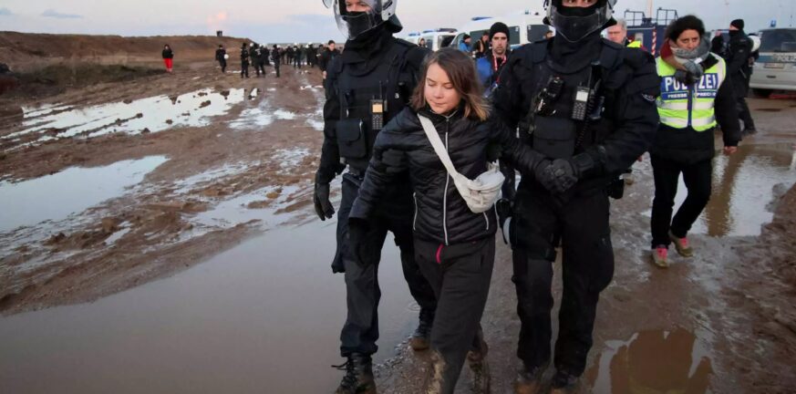 Γκρέτα Τούνμπεργκ: Ελεύθερη η ακτιβίστρια μετά τη σύλληψή της σε διαδήλωση στη Γερμανία