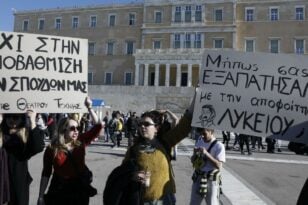 Βουλή: Πρόσκληση Γιατρομανωλάκη σε διάλογο με τους καλλιτέχνες – «Να αποσυρθεί το ΠΔ 85» ζητά ο ΣΥΡΙΖΑ