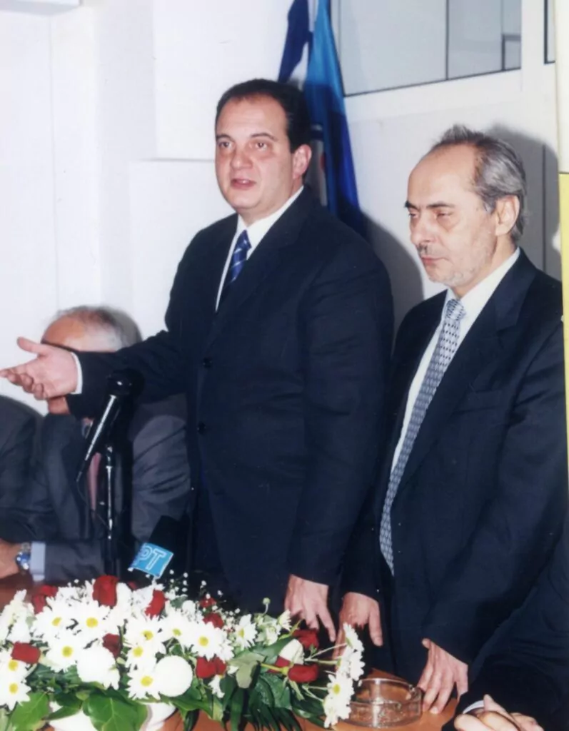 Πάτρα: Έφυγε από τη ζωή ο Θρασύβουλος Μαυρομμάτης - Ο γιατρός, ο δάσκαλος, ο άνθρωπος της ΝΔ που άφησε το αποτύπωμά του Πάτρα: Έφυγε από τη ζωή ο Θρασύβουλος Μαυρομμάτης - Ο γιατρός, ο δάσκαλος, ο άνθρωπος της ΝΔ που άφησε το αποτύπωμά του