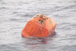 Ιαπωνία - Ναυάγιο φορτηγού πλοίου: Δεκάδες διασώθηκαν - Οκτώ οι αγνοούμενοι ΒΙΝΤΕΟ