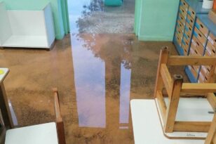 Αττική: Πλημμύρισε νηπιαγωγείο στην Καλλιθέα - Όρθια τα νήπια στα θρανία ΒΙΝΤΕΟ