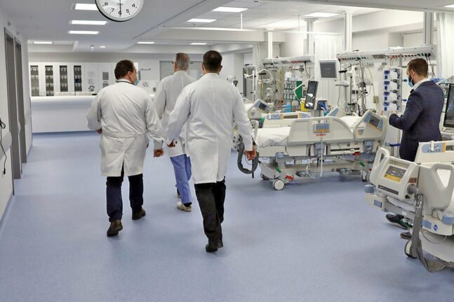 Κορονοϊός και γρίπη πιέζουν τα νοσοκομεία - Φόβοι για έκρηξη κρουσμάτων τις επόμενες μέρες