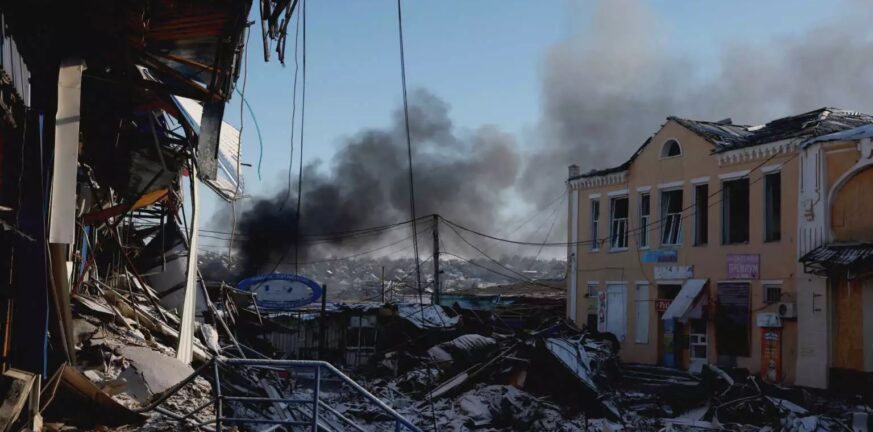 Πόλεμος στην Ουκρανία: Η Ρωσία έριξε βόμβα σε αγορά – Νεκρές δυο γυναίκες