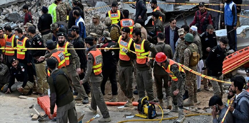 Επίθεση στο Πακιστάν: Στους 61 οι νεκροί από την βομβιστική επίθεση σε τζαμί - ΒΙΝΤΕΟ