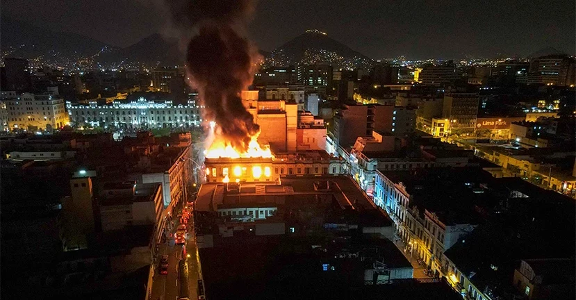 Χάος στο Περού: 45 άνθρωποι έχασαν τη ζωή τους τον τελευταίο μήνα - Στις φλόγες ιστορικό κτίριο ΒΙΝΤΕΟ