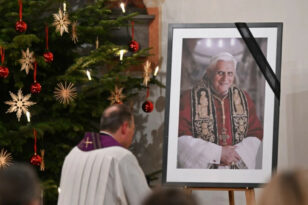 Βατικανό: Σε λαϊκό προσκύνημα από σήμερα η σορός του πάπα Βενέδικτου