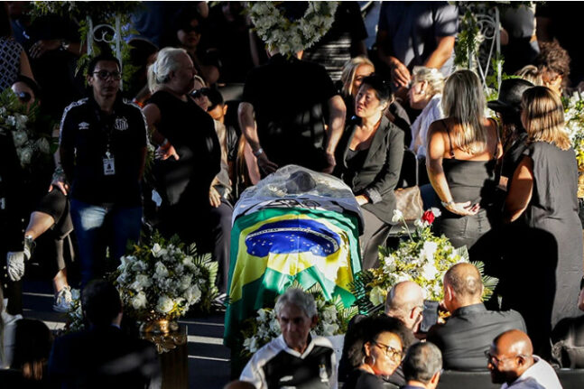 Κηδεία Πελέ - Ο ποδοσφαιρικός πλανήτης αποχαιρετά τον Θεό του - Πλήθος κόσμου στο τελευταίο αντίο