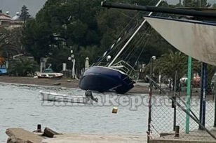 Φθιώτιδα: Σκάφος βγήκε στη στεριά από τους ισχυρούς ανέμους στην περιοχή - Κόπηκαν τα σχοινιά του ΦΩΤΟ