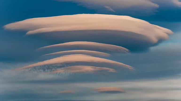 Καλιφόρνια: Το παράξενο σύννεφο που θύμισε UFO και έκανε τη φαντασία κάποιων να… οργιάσει