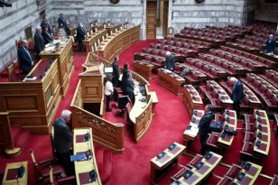 Βουλή: Ενός λεπτού σιγή στη μνήμη των Ελλήνων Εβραίων του Ολοκαυτώματος