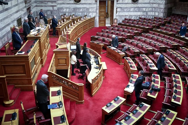 Βουλή: Το μεσημέρι η ψήφιση του νομοσχεδίου για το νέο σύστημα επιλογής διοικήσεων φορέων του Δημοσίου