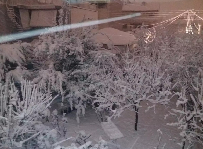 Πανέμορφο σκηνικό στο Βόλο που σκεπάστηκε από το χιόνι ΦΩΤΟ