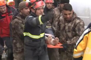 ΕΜΑΚ -Τουρκία: Υπεράνθρωπες προσπάθειες για να σώσουν κόσμο - Ευγνωμοσύνη από πολίτες και πολιτικούς - Πάνω από 16.000 οι νεκροί ΒΙΝΤΕΟ