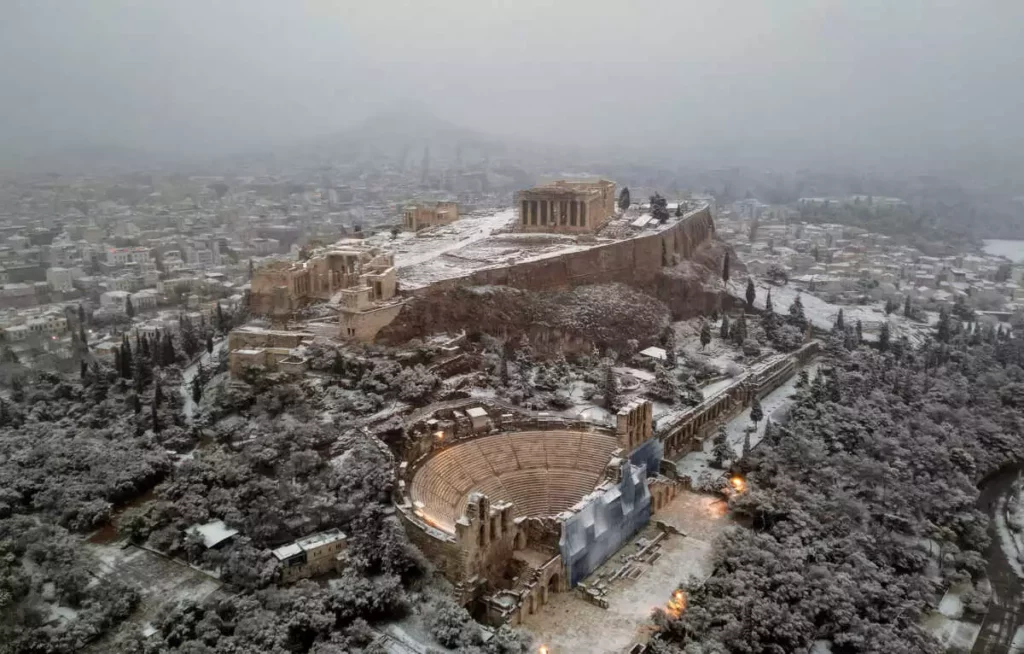 Το γύρο του κόσμου κάνει η Ακρόπολη «ντυμένη» στα λευκά! - ΦΩΤΟ