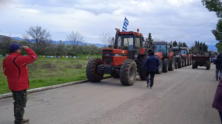 Αγρότες έκλεισαν την Ε.Ο. Αθηνών-Λαμίας στην Αταλάντη