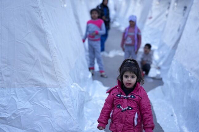 Μήνυμα αλληλεγγύης σε Τουρκία και Συρία: Τραγούδια του Μίκη Θεοδωράκη για τα σεισμόπληκτα παιδιά 
