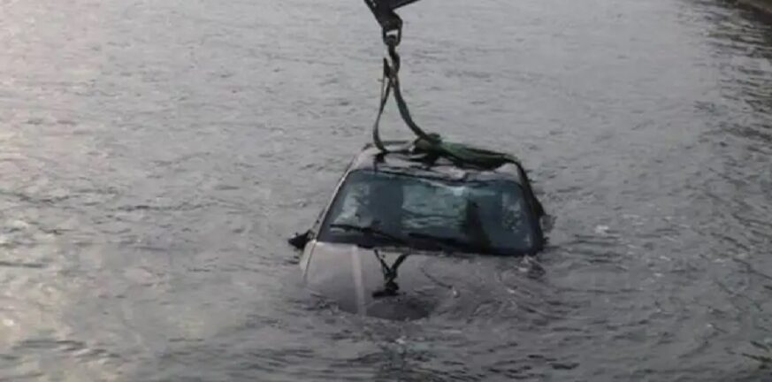 Θρίλερ στη Κέρκυρα: Ανασύρθηκε αμάξι από τη θάλασσα και βρέθηκαν ανθρώπινα οστά ΦΩΤΟ - ΒΙΝΤΕΟ