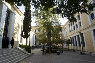 Τηλεφώνημα για βόμβα στην Ευελπίδων - Εκκενώνονται στα Δικαστήρια