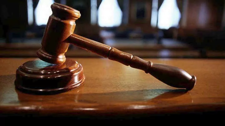 «Ρηξικέλευθη απόφαση»: Αθωώθηκε με βούλευμα πατέρας που κατηγορούνταν για κατάχρηση της ανήλικης κόρης του