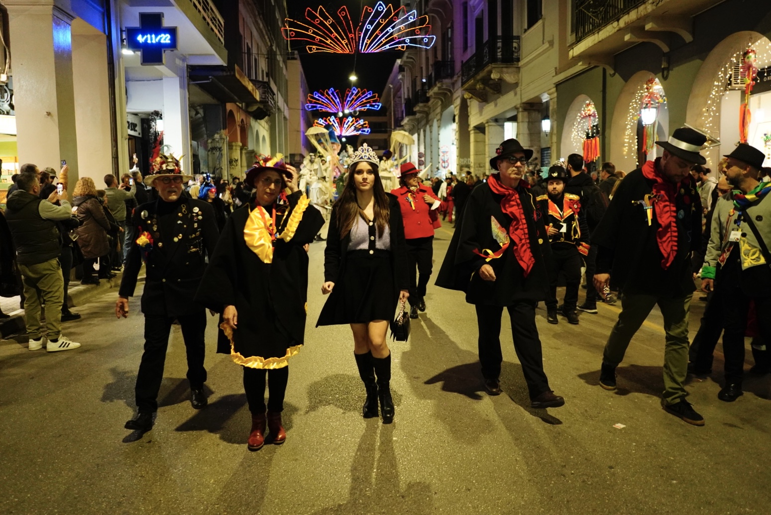 Πατρινό Καρναβάλι 2023: Φαντασμαγορική η παρθενική κάθοδος των αρμάτων στους δρόμους της πόλης ΦΩΤΟ