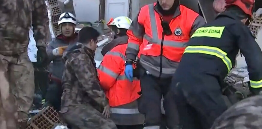 Σεισμός στην Τουρκία: Σώθηκε 6χρονη που είχε παγιδευτεί στα συντρίμμια - Με δάκρυα στα μάτια οι Ελληνες διασώστες - ΒΙΝΤΕΟ
