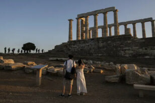 Guardian: Θεαματική τουριστική ανάπτυξη της Ελλάδας