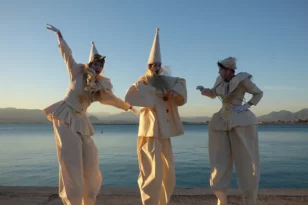 Πατρινό Καρναβάλι 2023: «Όλα Λευκά» στη θεαματική συμμετοχή του Helix Action Theatre στην παρέλαση των αρμάτων