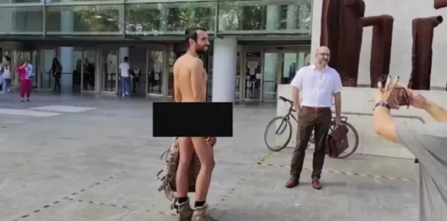 Ισπανία: 29χρονος που κυκλοφορούσε γυμνός στο δρόμο δικαιώθηκε σε δικαστήριο