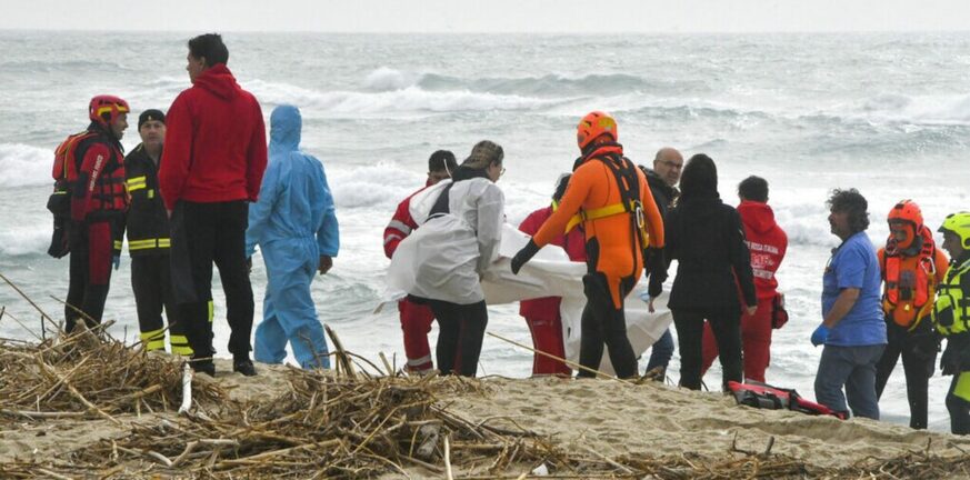 Ναυάγιο στην Ιταλία: Πέταξαν 20 άτομα στη θάλασσα οι διακινητές - Σοκ σε ολόκληρη τη χώρα