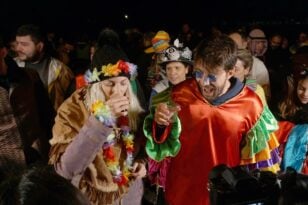 Πατρινό Καρναβάλι 2023: «Πήραν τον χρόνο τους» παρέα με … Αρλεκίνους στο πρώτο βραδινό παιχνίδι του Κρυμμένου Θησαυρού - ΦΩΤΟ