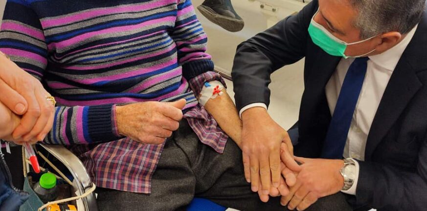 Πάτρα - Γιάννης Καρβέλης: Κοντά στους ογκολογικούς ασθενείς του νοσοκομείου "Άγιος Ανδρέας"