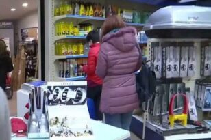 Κακοκαιρία «Μπάρμπαρα»: Χαμός με ουρές στα καταστήματα που πουλάνε αλυσίδες χιονιού - Χρήσιμες οδηγίες