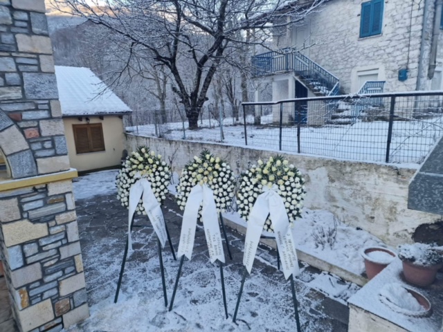 Κηδεία - Τσιτλακίδη: Μπομπονιέρες και λευκά τριαντάφυλλα για τον γάμο που σχεδίαζε - Υποβασταζόμενη η σύντροφος του ΦΩΤΟ
