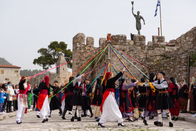 Στρατάκης