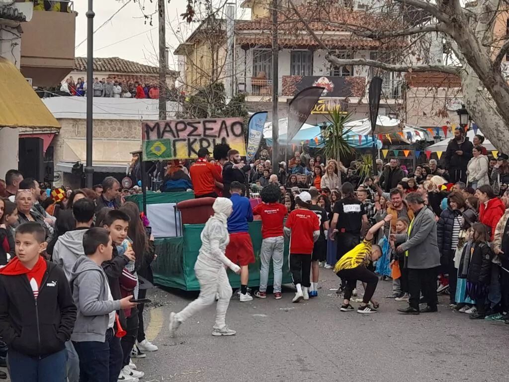 Αρωμα Βραζιλίας στο Καρναβάλι των Λεχαινών - Φαντασμαγορική παρέλαση στα Κρέστενα