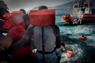 Ιταλία: Εντοπίστηκαν 8 πτώματα σε πλεούμενο στα χωρικά ύδατα της Μάλτας - Δεκάδες οι διασωθέντες