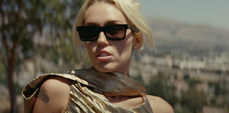 «Flowers»: Πώς η Miley Cyrus έδωσε το καλύτερο τραγούδι χωρισμού για το 2023 – Τα κρυφά νοήματα στο βιντεοκλίπ