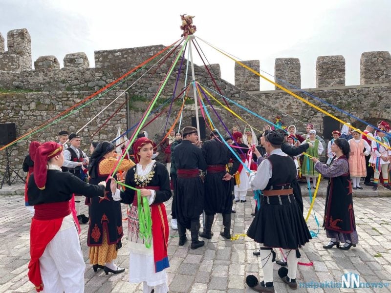 Ναύπακτος: Κούλουμα και παραδοσιακό γαϊτανάκι στο λιμάνι - ΦΩΤΟ ΒΙΝΤΕΟ