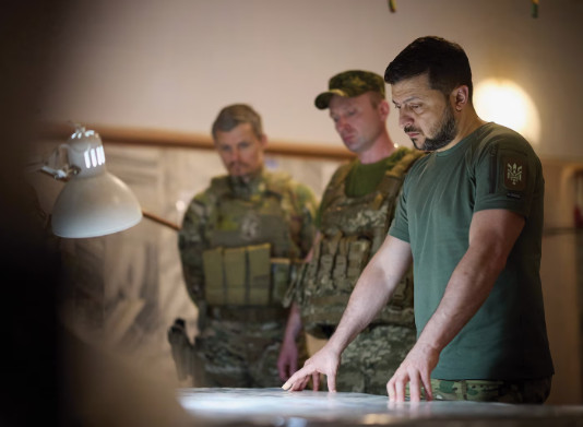 Ουκρανία: Νέους διοικητές στο μέτωπο του πολέμου έβαλε ο Ζελένσκι