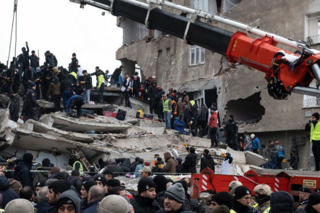 Κέρκυρα, Καλαμάτα, Λέσβος και Καβάλα: Οι περιοχές που συγκεντρώνουν βοήθεια για τους σεισμόπληκτους της Τουρκίας